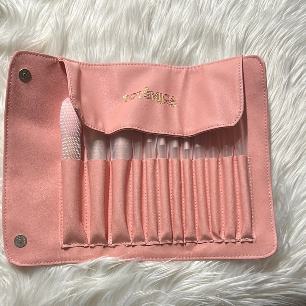 TOTÉMICA Pink Makeup Brush Set with Case